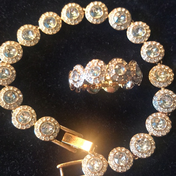 Authentic signed Swarovski Crystals Rose gold Angelic bracelet and ring 55 set. - Picture 3 of 12